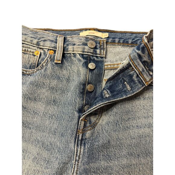 Levis Womens Size 28 Premium Wedgie Frayed Ankle Tapered Button Fly Denim Jeans - Picture 3 of 13